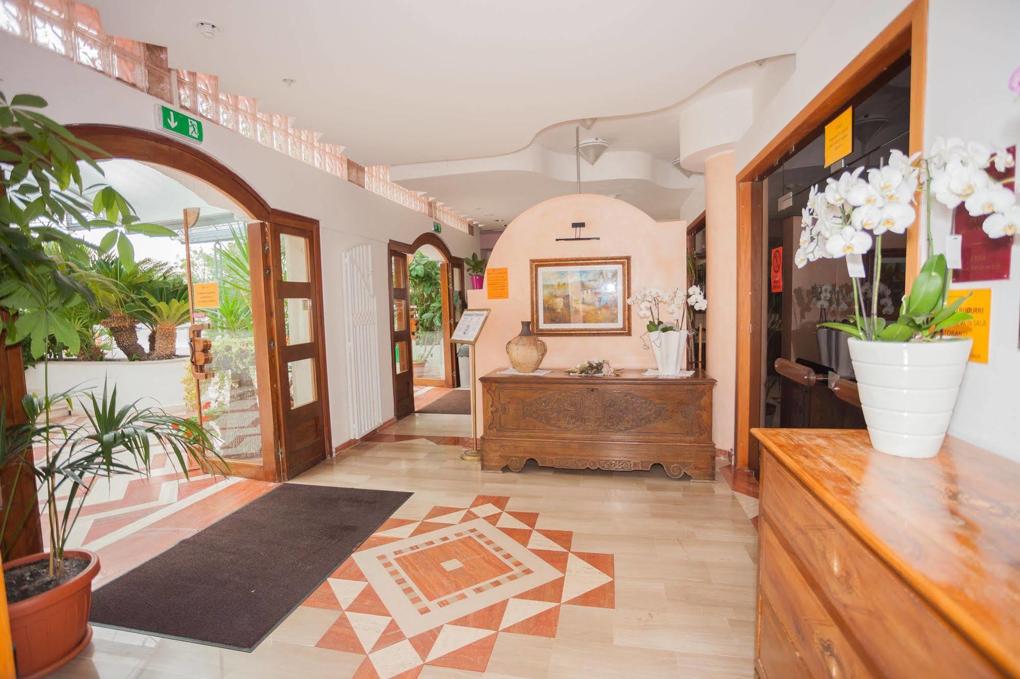 Hotel Baia Santa Barbara Rodi Garganico Εξωτερικό φωτογραφία