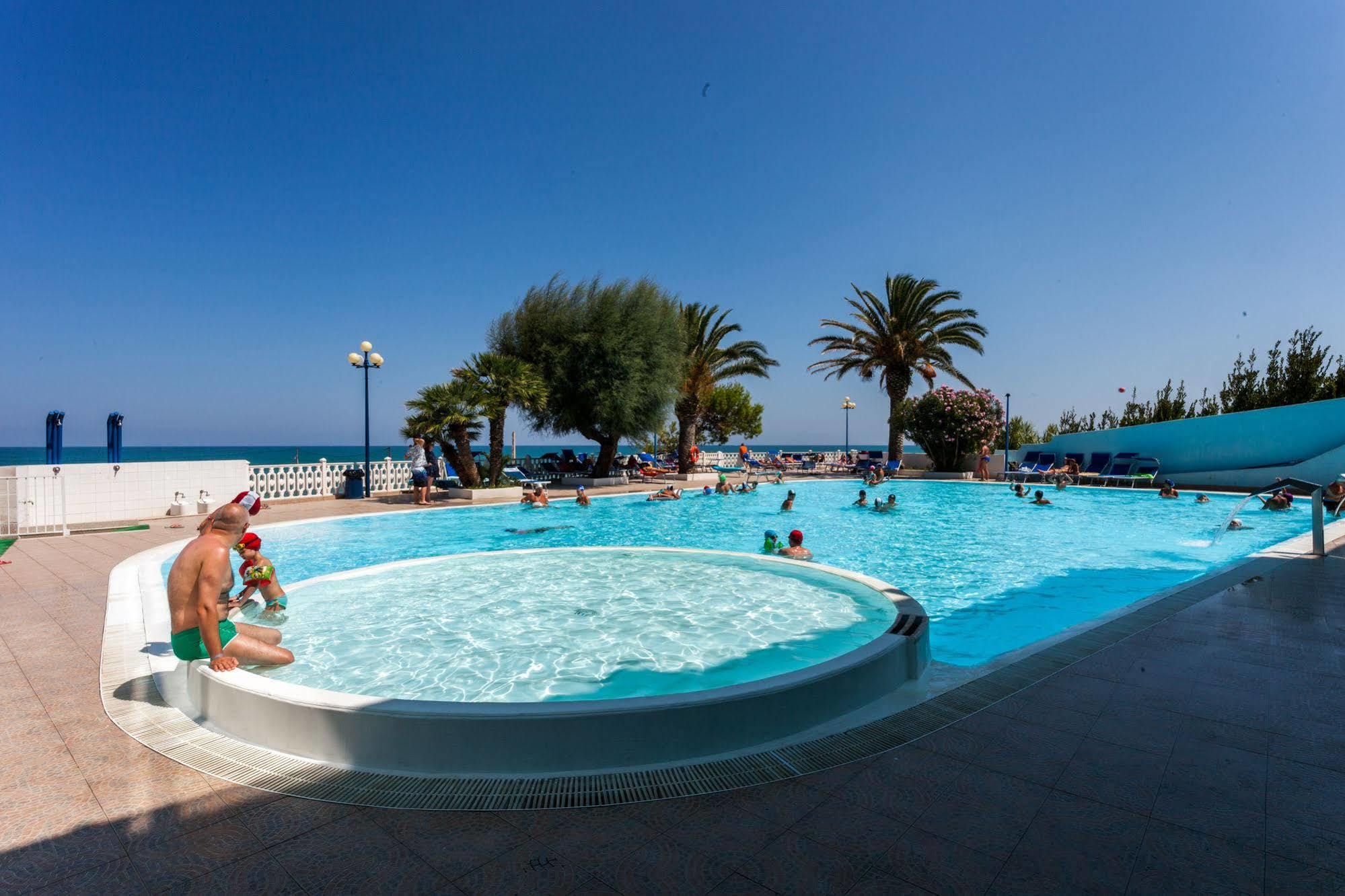 Hotel Baia Santa Barbara Rodi Garganico Εξωτερικό φωτογραφία