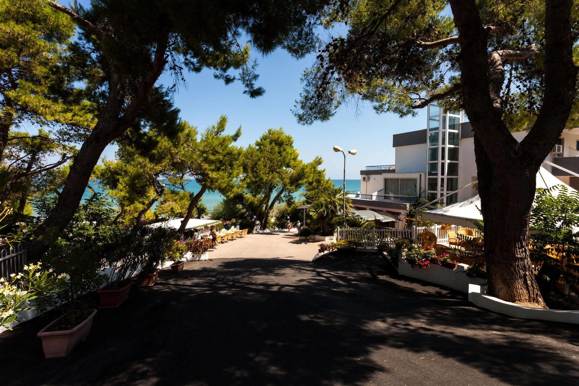 Hotel Baia Santa Barbara Rodi Garganico Εξωτερικό φωτογραφία